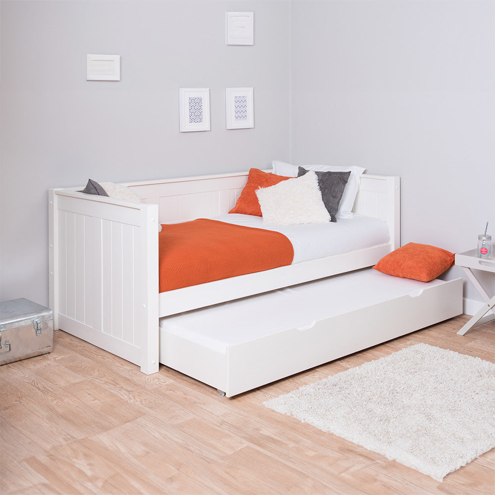 classic-white-wooden-single-daybed-with-trundle-mattress-inserted