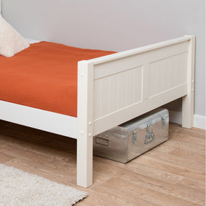 close-up-small-double-wooden-panelled-footboard