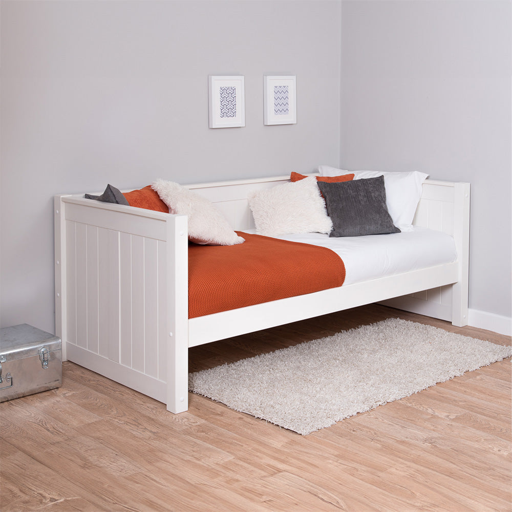 classic-white-wooden-single-daybed