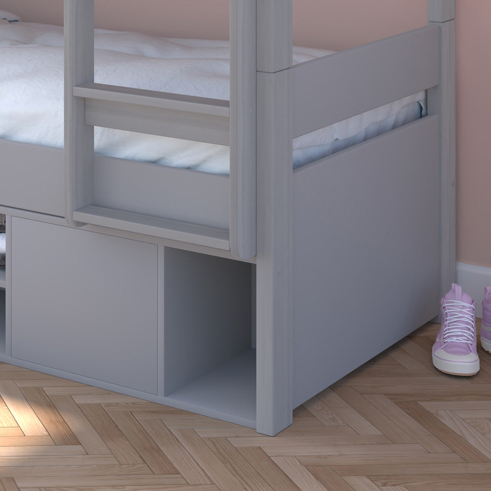 close-up-bottom-bunk-footboard-and-ladder